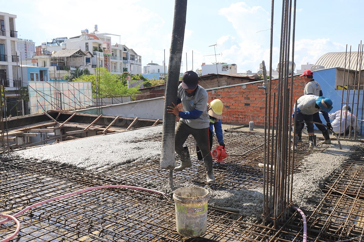 Thi công nhà hàng bằng phương pháp xoa sàn bê tông