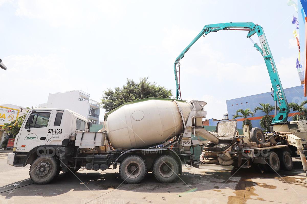 Thi công nhà hàng bằng phương pháp xoa sàn bê tông