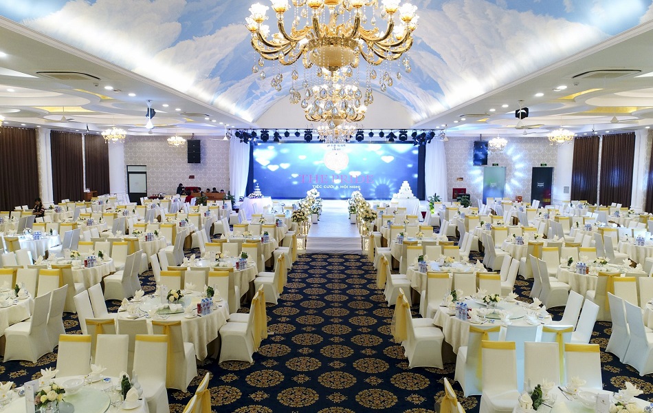 Mẫu thiết kế nhà hàng tiệc cưới đẹp sang trọng năm 2020